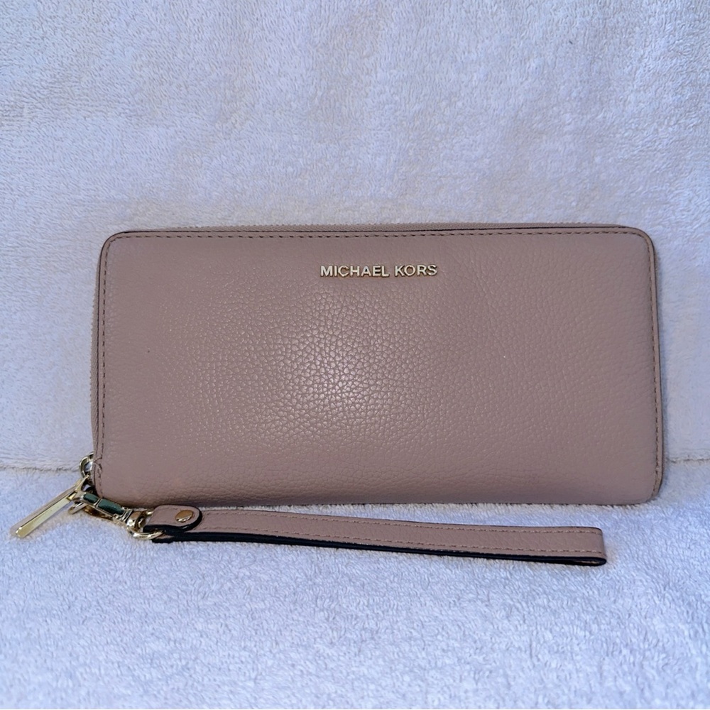 Michael Kors Jet Set Travel Continental Pebbled Leather 
Beige/Pink